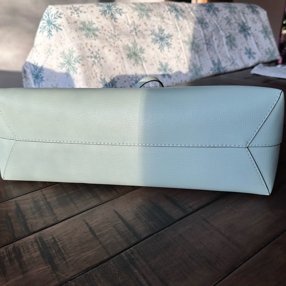 Large Kate Spade leather tote with matching zipper pouch. - Picture 10 of 10